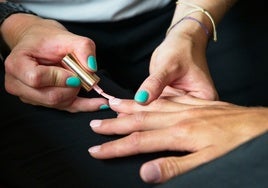Uñas listas para el verano: colores, tratamientos y esmaltes que duran incluso en la playa