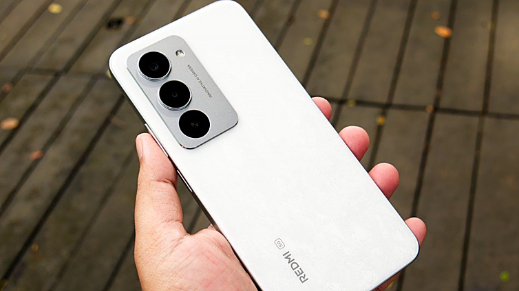 Xiaomi planta cara a todos con su Redmi 15: grande, barato y con 5G