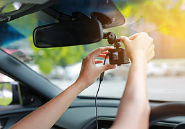 La cámara que muchos ya llevan: por menos de 35 euros registra impactos y ahorra trámites con el seguro