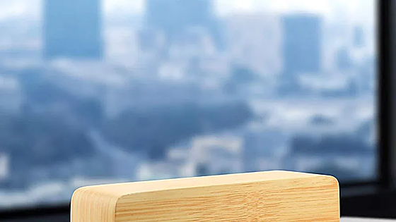 Parece de Zara Home, pero cuesta menos de 10 euros: el reloj despertador de madera más bonito del año