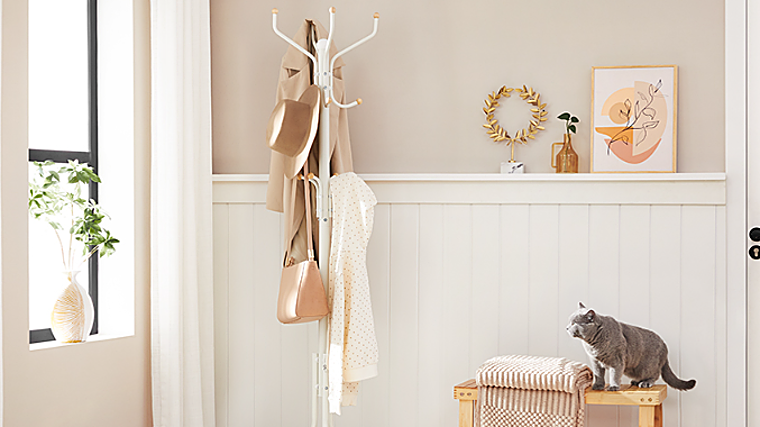 Los mejores percheros de pie para este otoño: orden y estilo en tu hogar