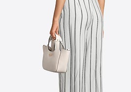 GUESS rebaja su icónico bolso 'Calista' un 33%: estilo y sofisticación a un precio irresistible