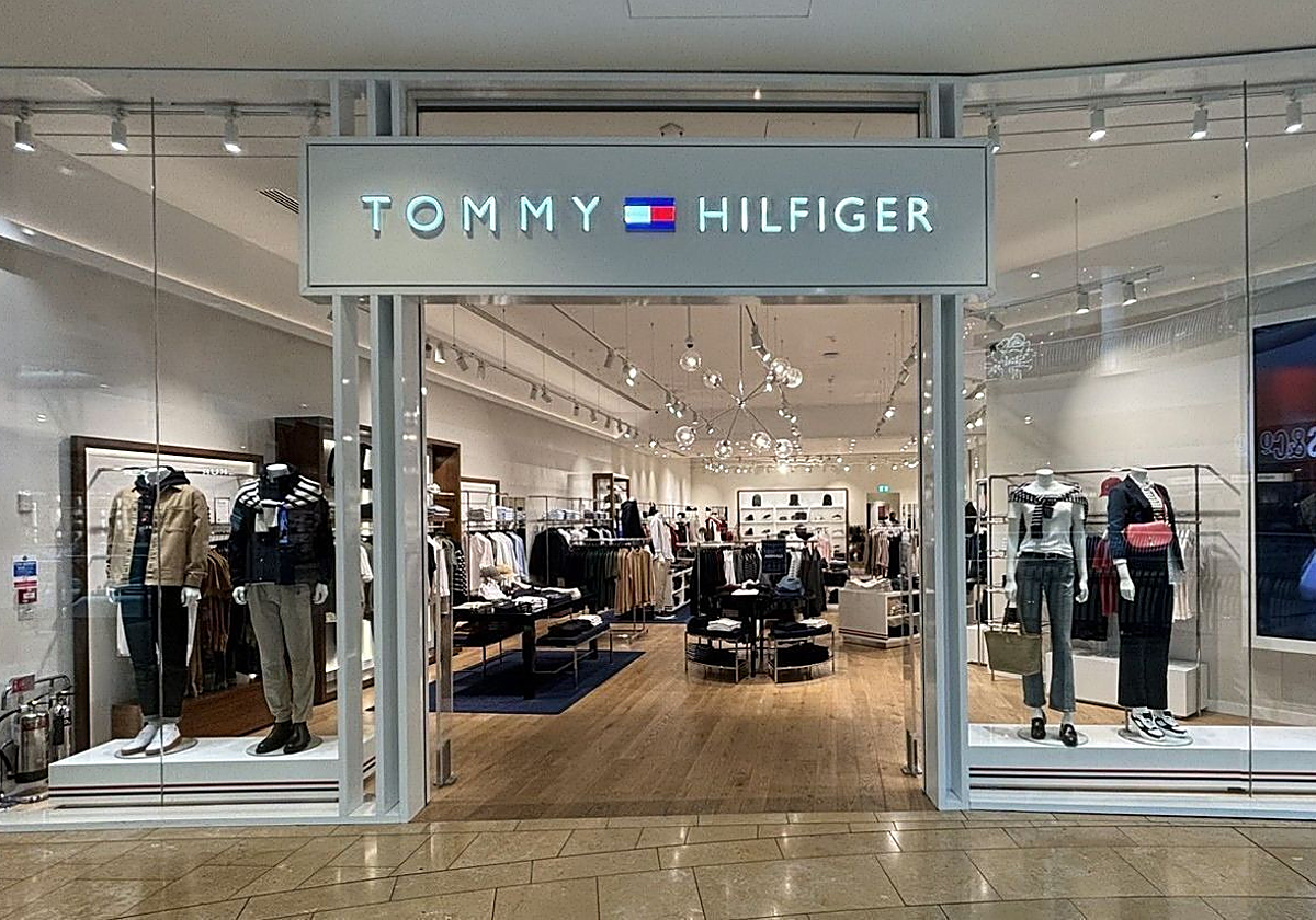 Clásica, impecable y con descuento: la camisa Tommy que no falla en las reuniones