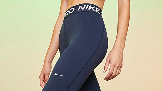 Si solo pudieras tener unos leggings, serían estos Nike: cómodos, favorecedores y listos para todo