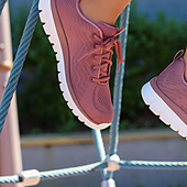 Las Skechers de mujer «para sobrevivir a jornadas largas» según podólogos, ahora por menos de 40 euros