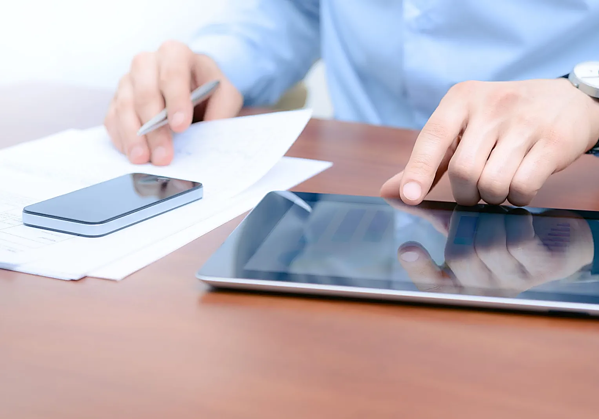 Una tablet con IA, teclado y lápiz que sirve para trabajar, estudiar y dibujar sin complicarse la vida