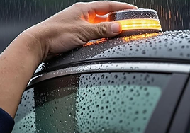 Baliza  homologada con geolocalización: la luz de emergencia V16 obligatoria para 2026, al mejor precio