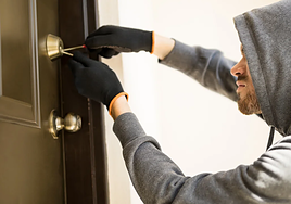 A mitad de precio  la cámara anti-okupas que vigila tres zonas a la vez y ni siquiera necesita cables