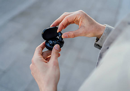 Auriculares con traducción simultánea a un precio increíble: adiós al miedo a hablar en otro idioma