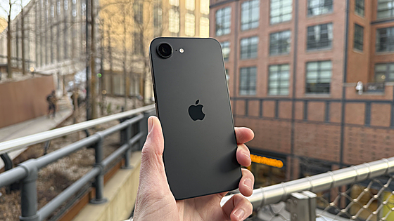 El iPhone 16e toca mínimo histórico en MediaMarkt y se cuela entre las compras más buscadas de Navidad