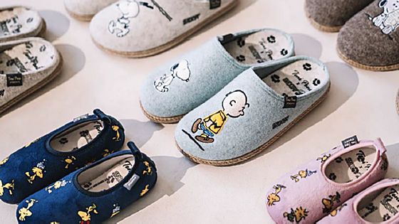 Estas Navidades, regala comodidad y estilo con las zapatillas de estar por casa Snoopy de Toni Pons