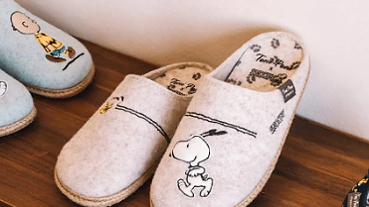 Zuecos de Snoopy para mujer