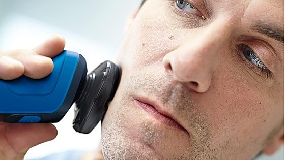 Regala un afeitado cómodo y preciso con la Philips Serie 5000 rebajada a la mitad de precio