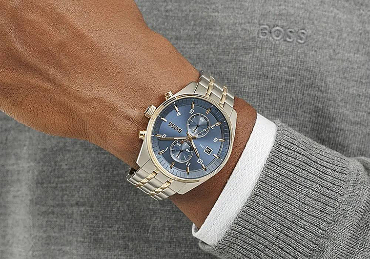 El reloj que encaja con todos los outfits ahora cuesta la mitad: el Skytraveller es un clásico que no pasa de moda