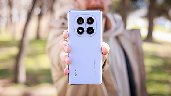 Hace fotos como un iPhone y solo me ha costado 200 euros: el Redmi Note 14 Pro es mi mejor regalo de Reyes