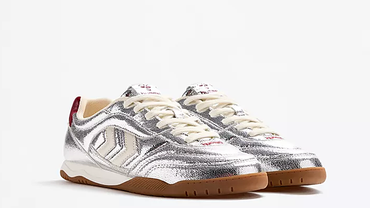 Zapatilla Hummel plata al 40% de descuento