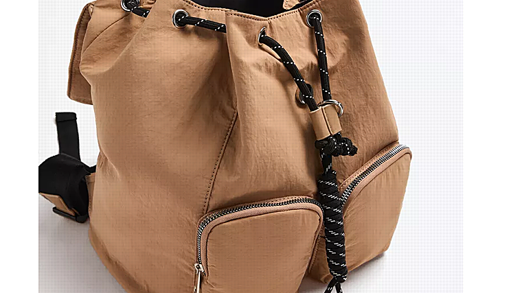 Mochila con tejido trench al 44% de descuento