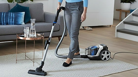 Potente y con filtro HEPA: el aspirador Philips PowerPro Serie 3000 baja de precio y se queda por menos de 100€