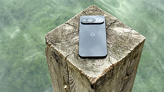 El móvil de Google que parece un iPhone y cuesta como un gama media: el Pixel 9 tiene IA integrada y pantalla OLED de calidad top