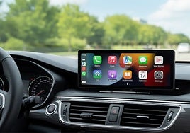 Por 25 euros tu coche tiene navegador y cámara trasera: así es el CarPlay inalámbrico que rejuvenece todos los vehículos