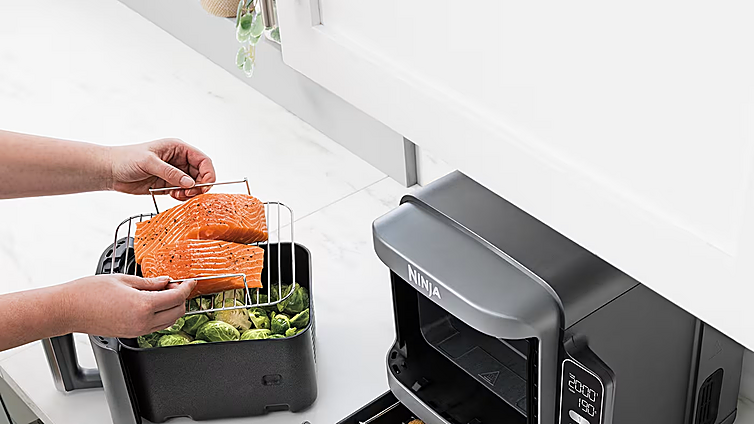 Olvídate de cocinar por tandas: las air fryer más completas de Cecotec, Cosori y otras marcas ya valen menos de 150 euros