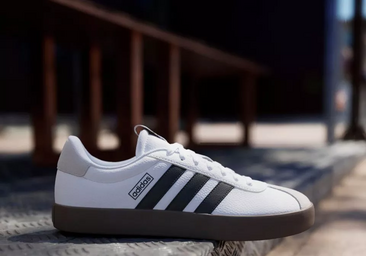 Zapatillas de Adidas con un -58% que combinan con vaquero, chándal y puedes llevar de boda