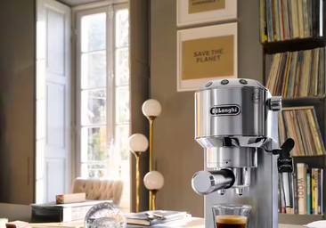 La De'Longhi Dedica cae a mitad de precio y los fans del café ya tienen una cafetería en casa