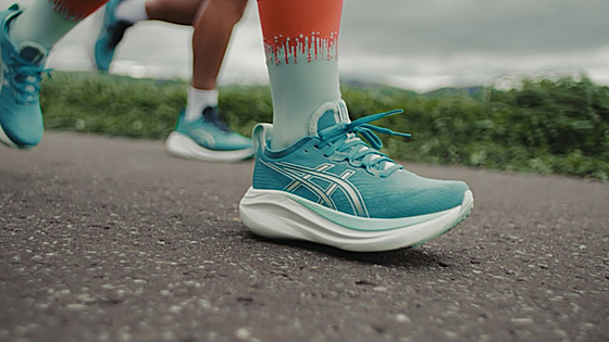 Correr con Asics cuesta menos: 5 zapatillas rebajadas que le dan calidad a tus entrenamientos