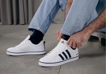 Adidas blancas clásicas a mitad de precio: adecuadas para trajes y ropa deportiva
