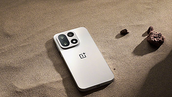 No es un móvil cualquiera, es el OnePlus 15: el smartphone tope de gama rebajado 350 euros