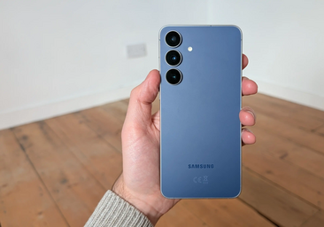 Galaxy S25 FE rebajado 240 euros, convirtiéndose en el smartphone de gama alta más atractivo en 2026