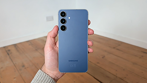 El Galaxy S25 FE cae 240 euros y se convierte en el smartphone gama alta más tentador de 2026