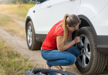 Arranca coches, infla ruedas y cabe en la guantera: el dispositivo 3 en 1 que te salva los viajes