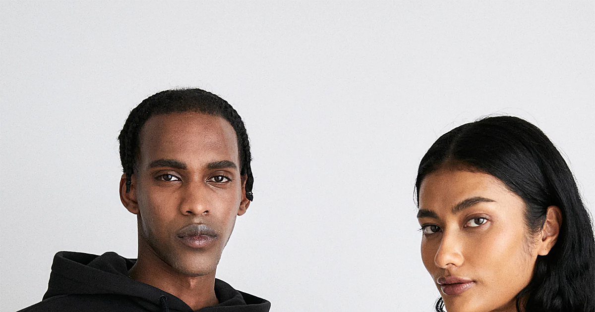 Lo esencial de Calvin Klein ahora cuesta menos: 5 prendas que solucionan outfits y tienen un -59%