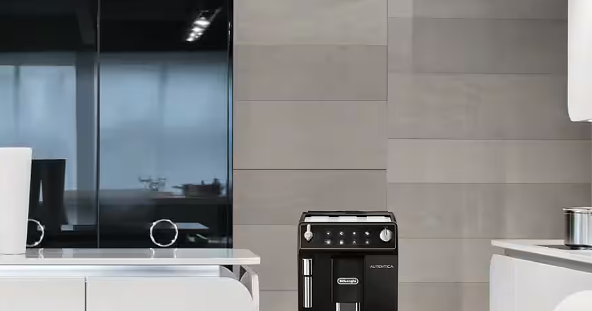 La cafetera De'Longhi Autentica te espera en PcComponentes a menos de la mitad de precio: compacta, potente y de calidad profesional