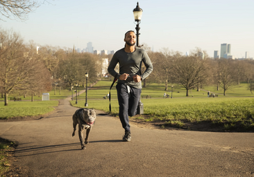 Los auriculares que recomiendan muchos runners: no se caen, no molestan y solo valen 100 euros