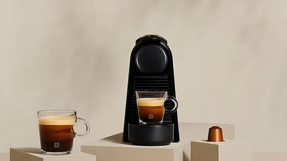 Prepara deliciosos cafés con esta cafetera de cápsulas DeLonghi, de oferta en Leroy Merlin