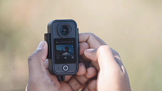 Graba en 4K, cabe en el bolso y tiene un -40%: la SJCAM C300 convierte tus planes en películas