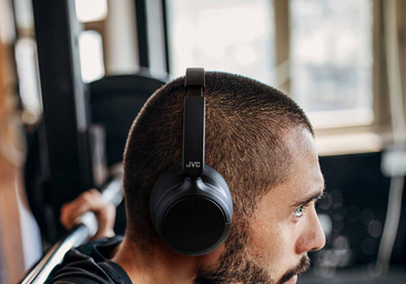 50 horas de batería y cancelación de ruido al 50%: los auriculares JVC que siempre rinden