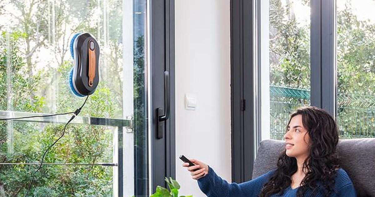 Olvídate de limpiar las ventanas con el Conga Windroid W10 DoubleSpray