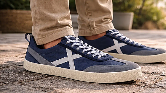 Munich rebaja una de sus zapatillas más versátiles: son retro, ideales en verano y valen la mitad