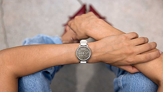 Deportivo por dentro, elegante por fuera: los 4 Garmin para mujer que combinan deporte y diseño