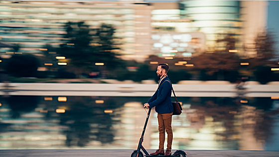 Menos gasolina y más libertad: el patinete eléctrico que todos quieren para moverse en ciudad