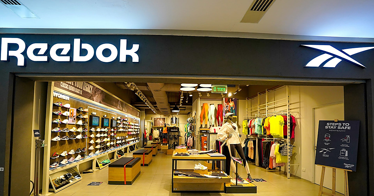 Las zapatillas Reebok perfectas para trabajar elegante sin destrozarte los pies al final del día