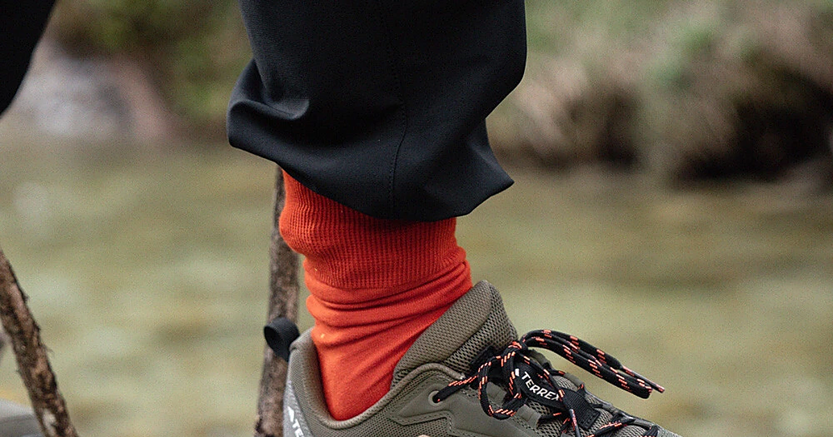 Adidas rebaja sus zapatillas de senderismo más cómodas para perderte por la montaña en primavera