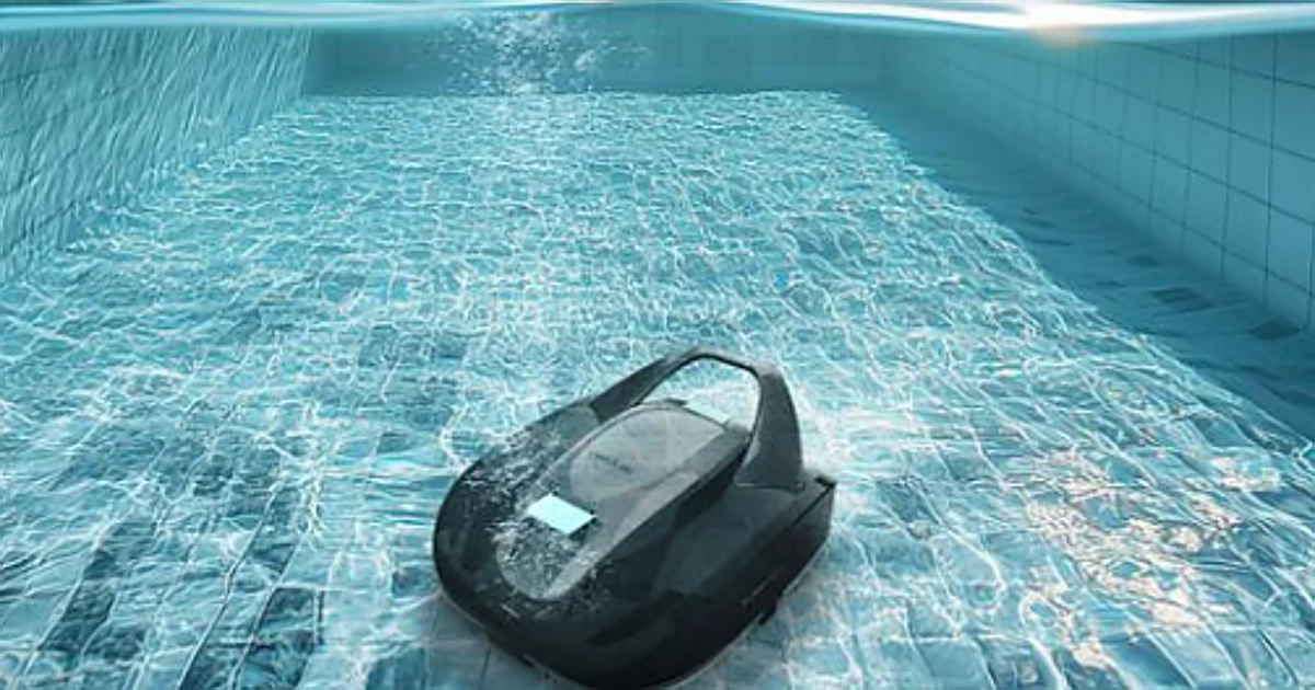 El robot limpiafondos de Leroy Merlin para olvidarte de limpiar la piscina este verano