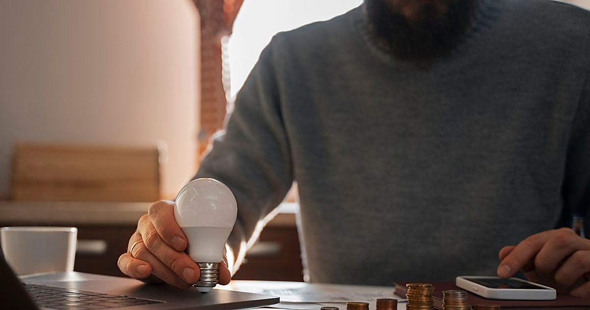 Mejores compañías de luz 2026: guía para cambiar de tarifa y ahorrar este verano