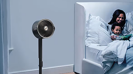 El ventilador de pie y sobremesa Shark FlexBreeze que refrescará tu casa este verano (y ahora con descuento)