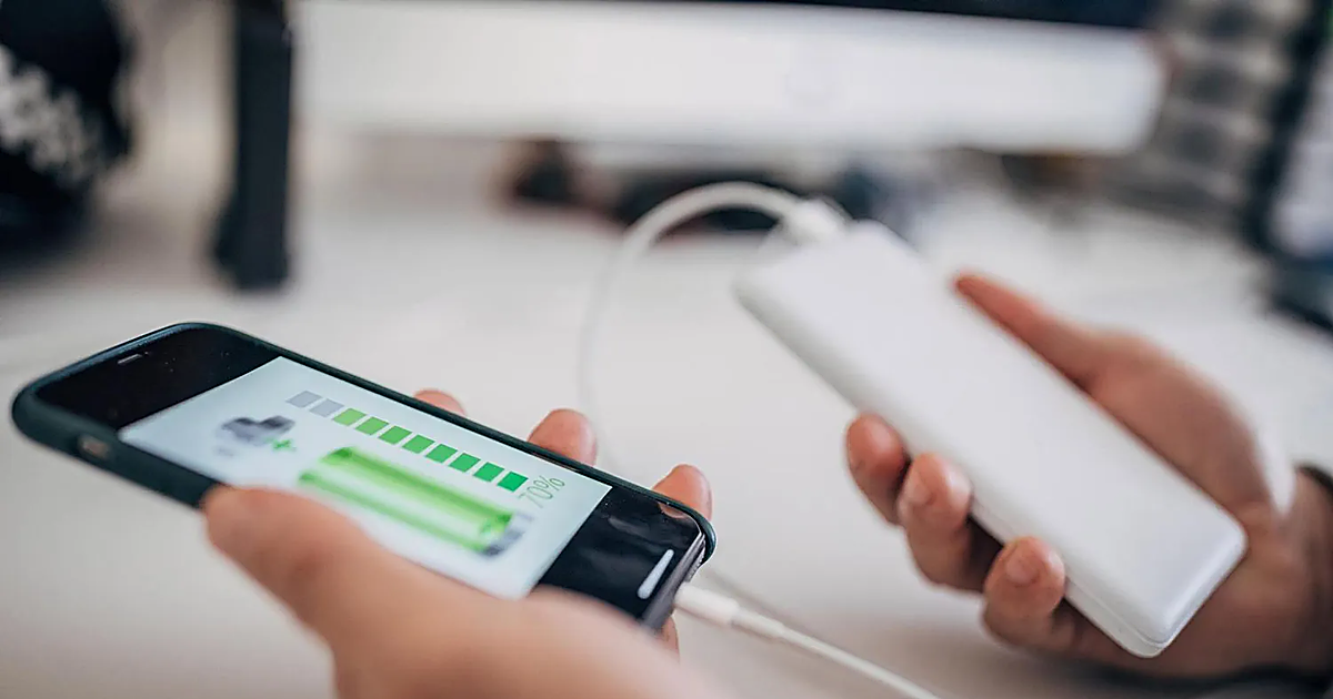 Las 10 powerbanks que te cargan móvil, tablet y portátil en menos de lo que encuentras un enchufe