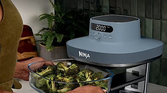 La freidora de aire de cristal de Ninja que lo cambia todo: cocinas, guardas y recalientas en el mismo recipiente